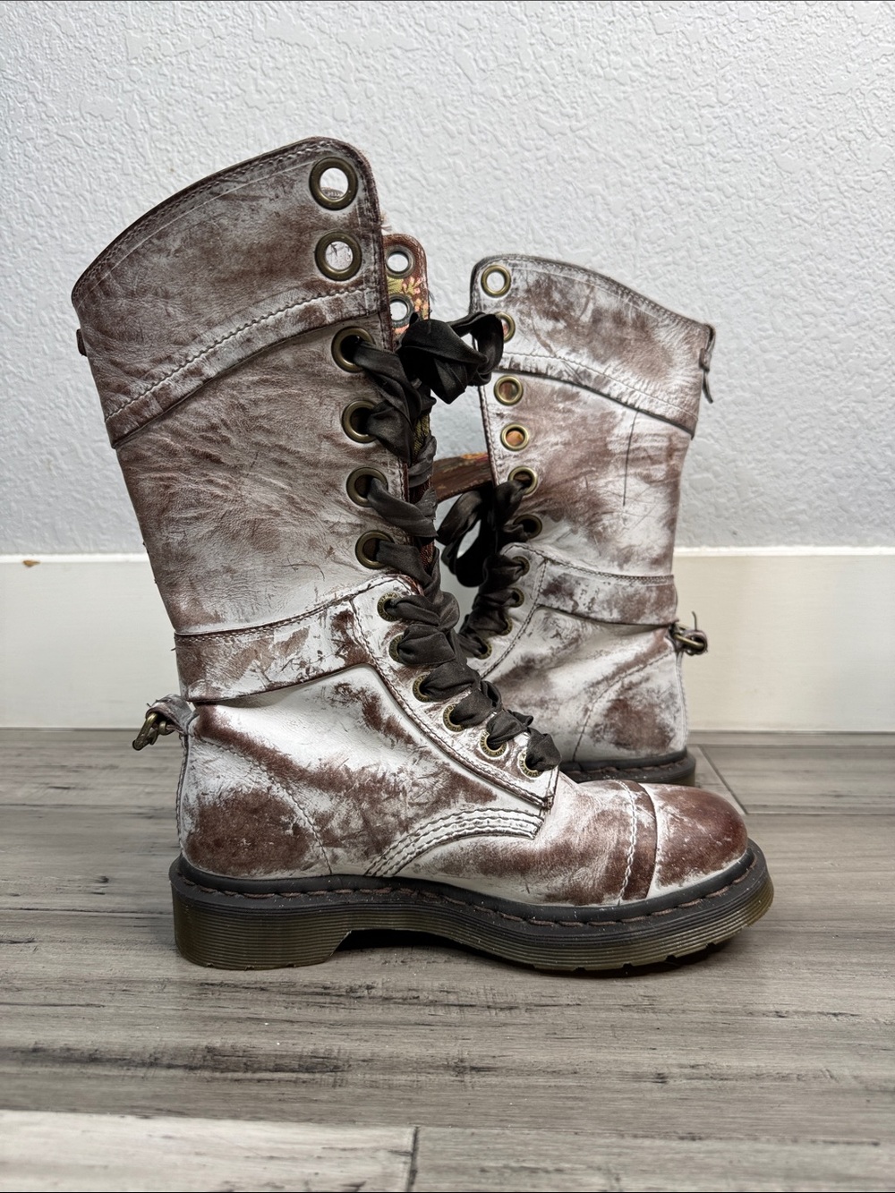 NWT DR MARTENS TRIUMPH 1914 BROWN MASSAI VICTORIAN FLORAL FOLD OVER COMBAT BOOTS - Picture 6 of 15